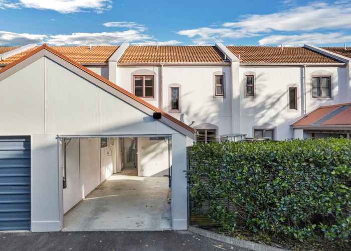  at 34 Winery Way, Henderson, Waitakere City, Auckland