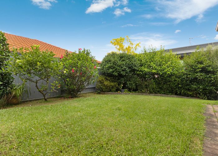  at 33 Richfield Crescent, Westgate, Waitakere City, Auckland