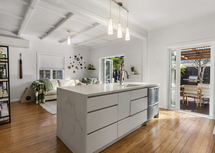  at 12 Sutherland Road, Point Chevalier, Auckland City, Auckland