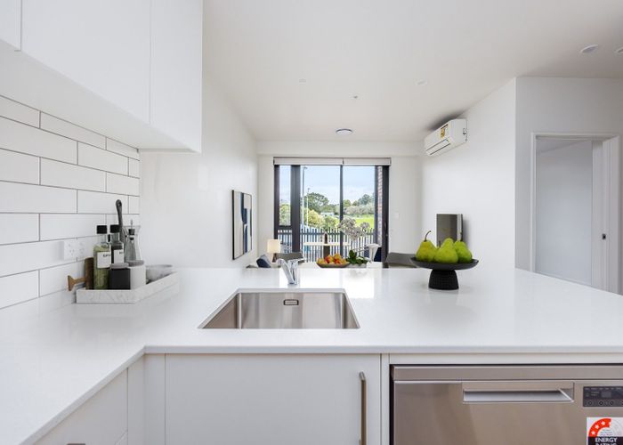  at 2/1 Reiputa Lane, Mount Wellington, Auckland City, Auckland