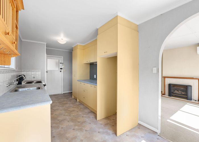  at 11 Hockin Place, Fairfield, Hamilton