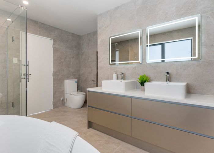  at 2/32 Caversham Drive, Torbay, North Shore City, Auckland