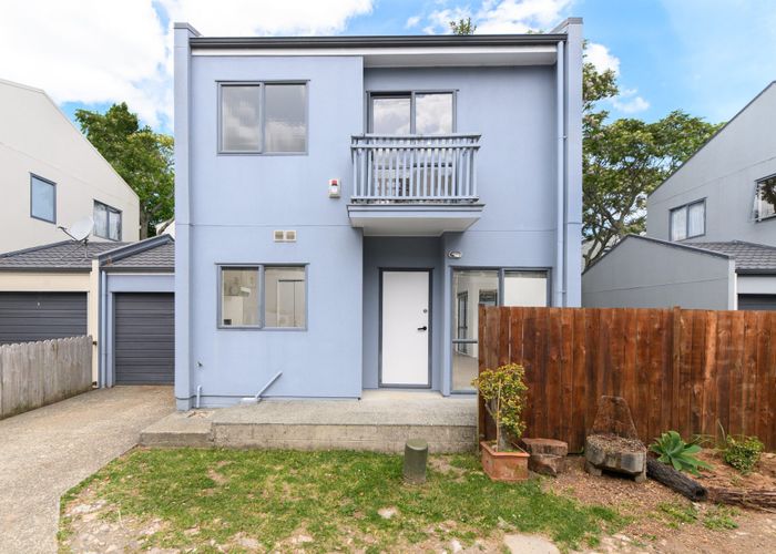  at 3 Sun Place, Henderson, Waitakere City, Auckland