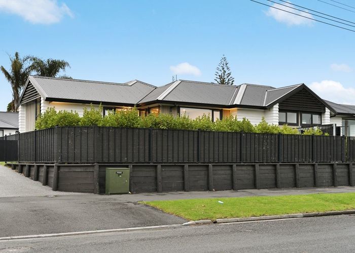  at 1/81 Storey Avenue, Forest Lake, Hamilton, Waikato