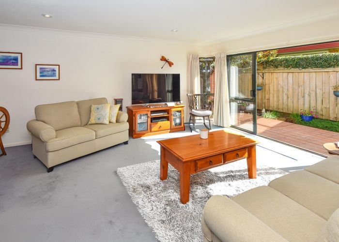  at 1/11 Pat O'Connor Place, The Gardens, Manukau City, Auckland