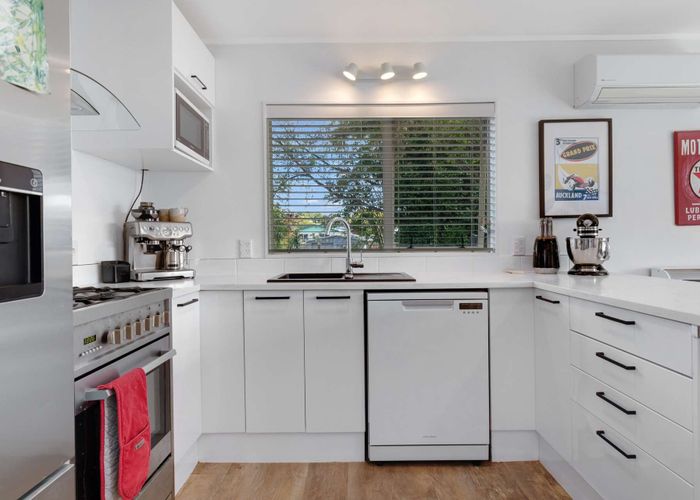  at 2/137 Awaroa Road, Helensville, Rodney, Auckland