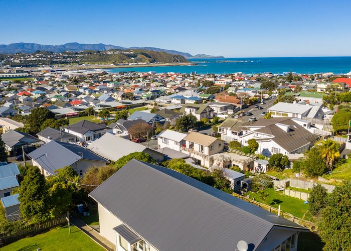  at 68 Queens Drive, Lyall Bay, Wellington