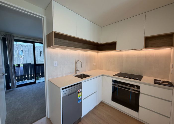  at 4/139 Tirimoana Rd, Te Atatu South, Waitakere City, Auckland