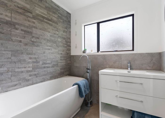  at 2/124 Deep Creek Road, Torbay, North Shore City, Auckland