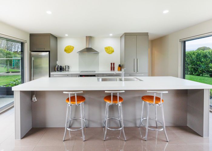  at 100 Greer Court, Bunnythorpe