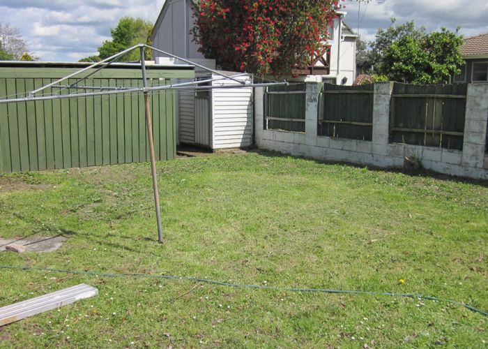  at 2/10 Lyren Place, Half Moon Bay, Manukau City, Auckland