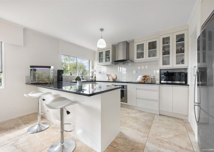  at 3 Davita Place, Farm Cove, Auckland