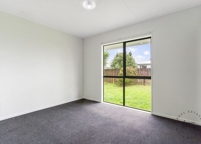  at 2/90 Shifnal Drive, Randwick Park, Manukau City, Auckland