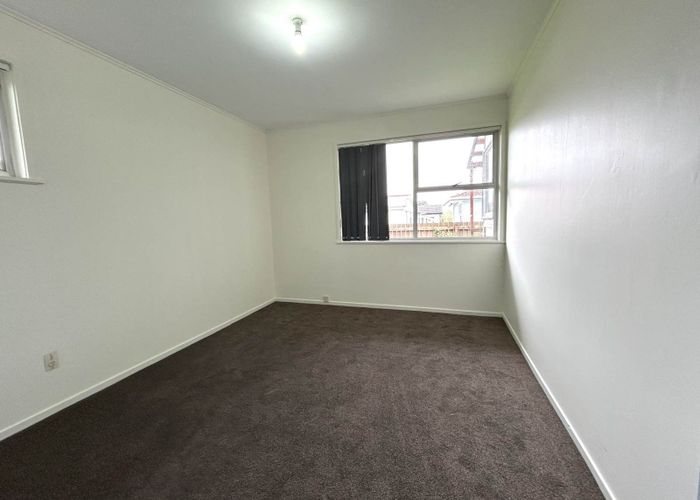  at 18 Castleford Street, Green Bay, Waitakere City, Auckland