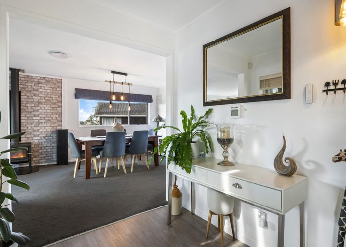  at 127 Oaktree Avenue, Browns Bay, North Shore City, Auckland
