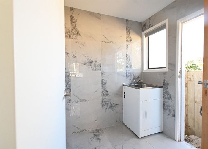  at 2 Flinders Place, Otara, Auckland