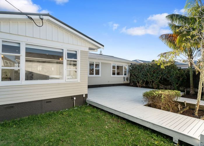  at 8 Becroft Drive, Forrest Hill, Auckland