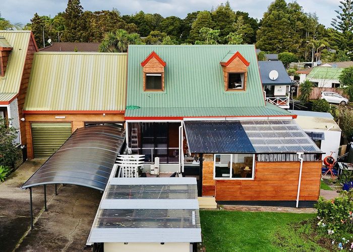  at 2/8 Leven Lane, Totara Heights, Manukau City, Auckland