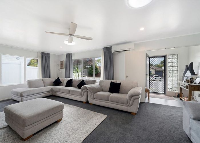  at 15 Lanier Place, Glendene, Auckland