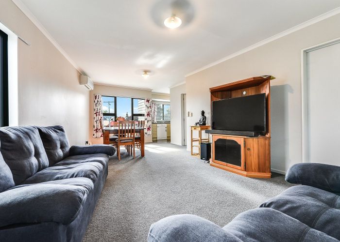  at 5E Snead Place, Hamilton East, Hamilton