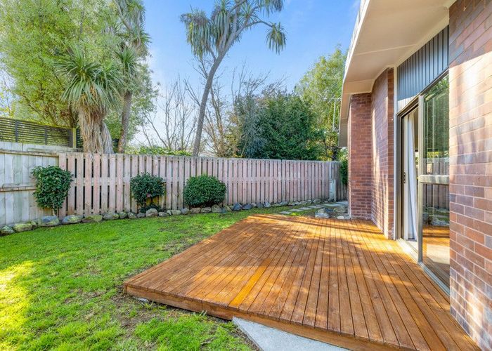  at 2/27 Tuirau Place, Ilam, Christchurch