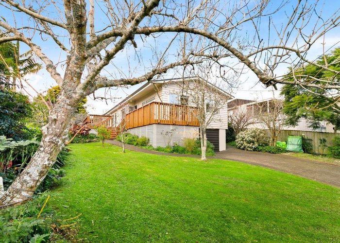  at 37 Tudor Road, Henderson, Waitakere City, Auckland