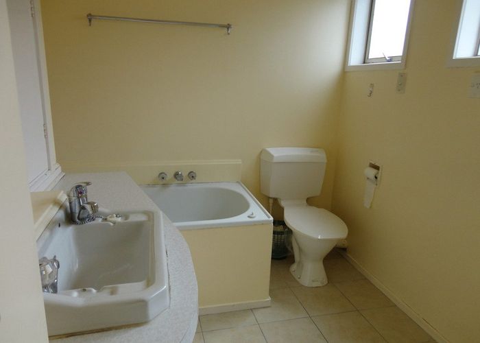 at 2/6 Innisfree Drive, Ellerslie, Auckland City, Auckland