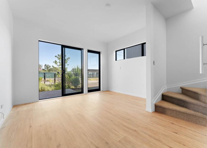  at 1/122 Pooks Road, Ranui, Auckland