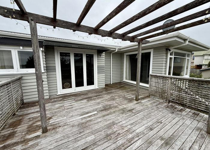  at 93 Sylvan Avenue, Northcote, North Shore City, Auckland