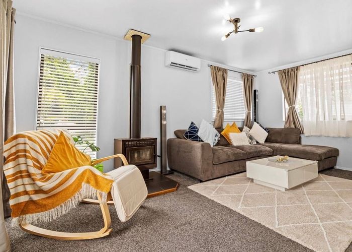  at 8 Angeline Place, Massey, Waitakere City, Auckland