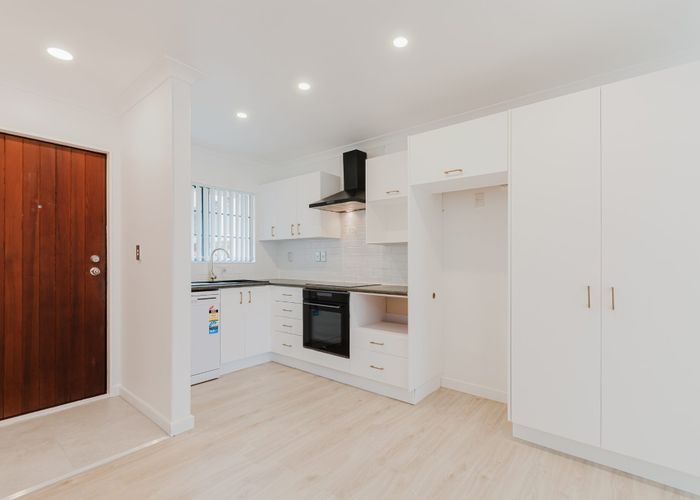  at 4/5 Spencer Road, Oteha, Auckland