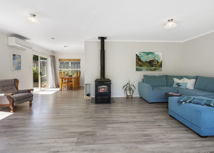  at 2 Corlett Road, Plimmerton, Porirua