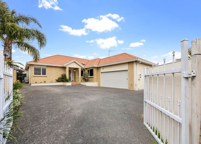  at 6 Pukatea Avenue, Albany, North Shore City, Auckland