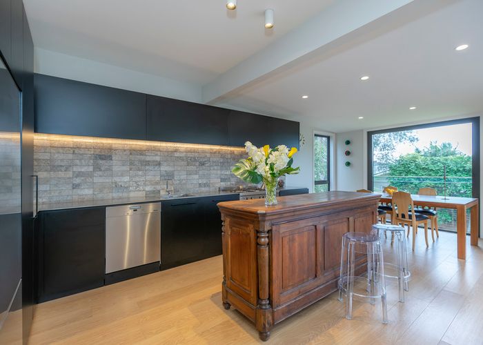  at 4 Nottingham Street, Westmere, Auckland