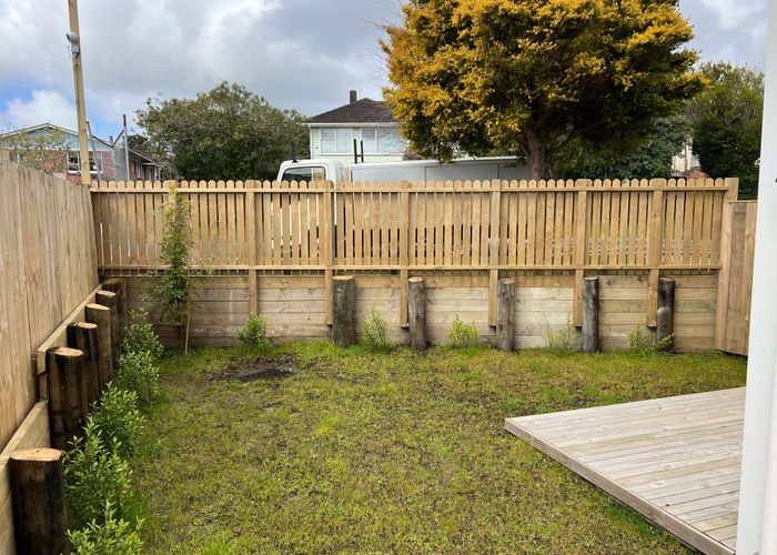  at 4/4 Waitaki Street, Henderson, Waitakere City, Auckland