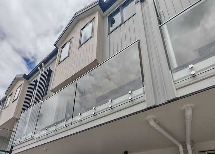  at 2/17 Kingdale Road, Henderson, Auckland