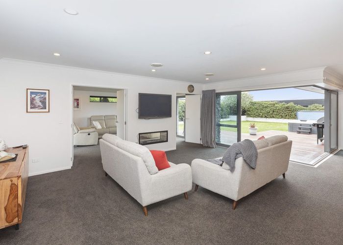  at 8 Carnaveron Drive, Lincoln, Lincoln