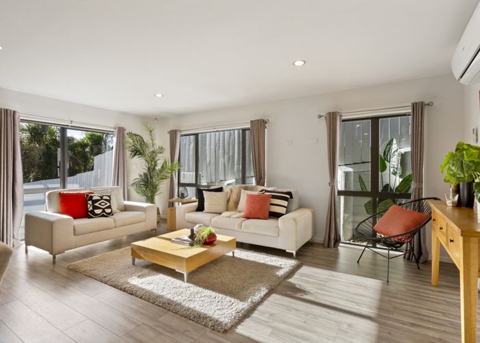  at 2/41 Fairmount Road, Titirangi, Auckland