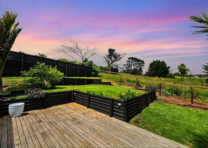  at 9 Pine Avenue, Henderson, Auckland