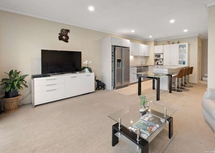  at 8/128 Stancombe Road, Flat Bush, Manukau City, Auckland