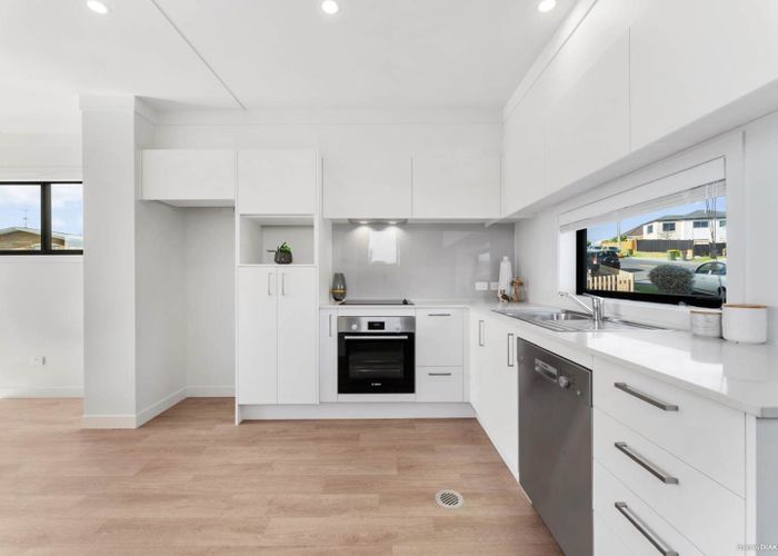  at 8A James Laurie Street, Henderson, Auckland