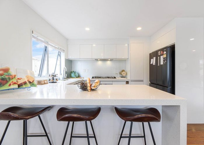  at 114 Chivalry Road, Glenfield, Auckland