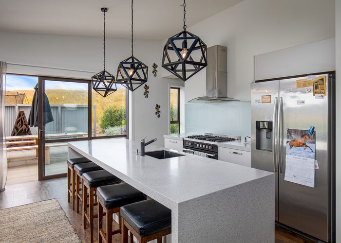  at 326 Golden Road, Springvale