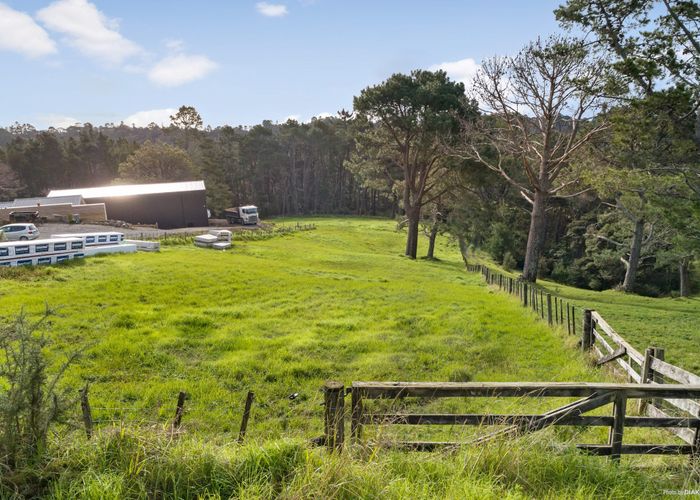  at 27 Crows Road, Swanson, Auckland