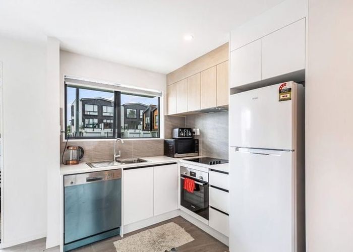  at 17 Red Arches Road, Henderson, Waitakere City, Auckland