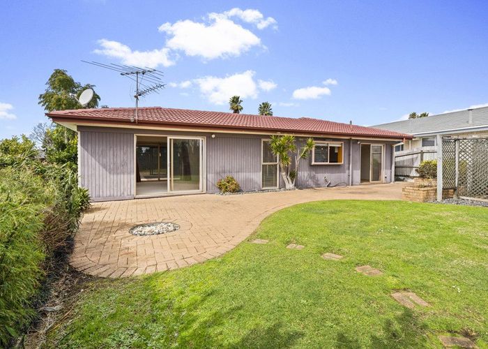  at 6 Davita Place, Farm Cove, Manukau City, Auckland