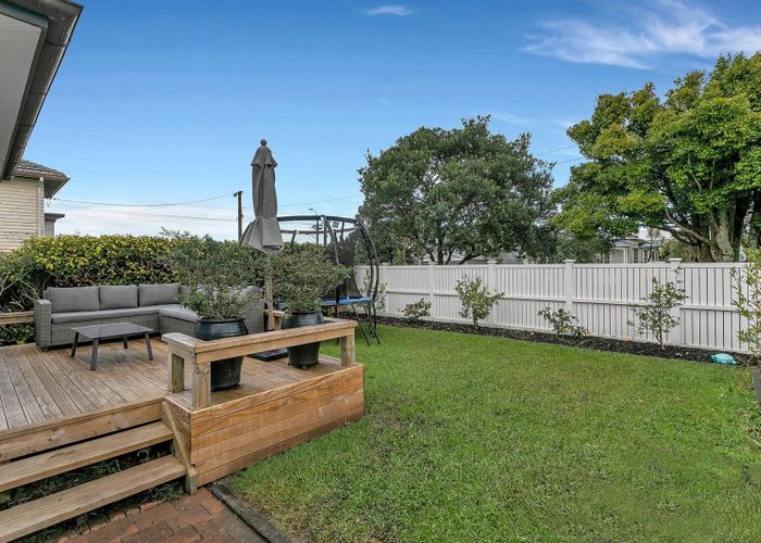  at 4 Birkley Road, Bayswater, North Shore City, Auckland