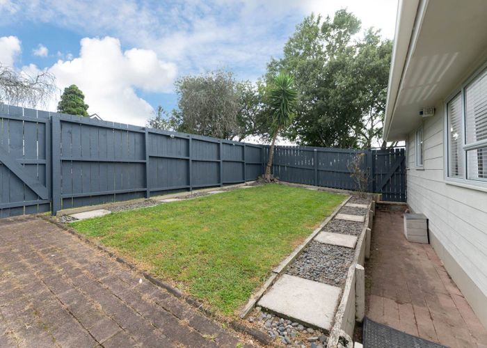  at 1/20 Lambrown Drive, Totara Vale, North Shore City, Auckland