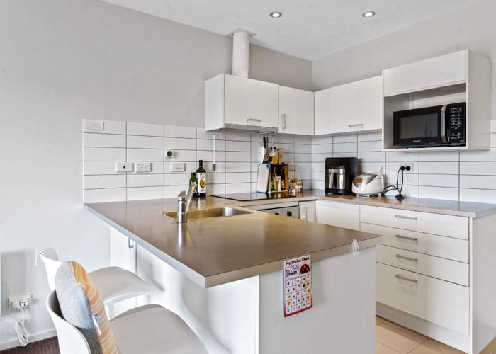 at 8D/71 Spencer Road, Oteha, Auckland