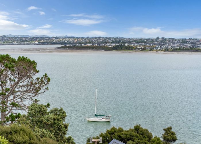  at 32 Brigantine Drive, Beach Haven, Auckland